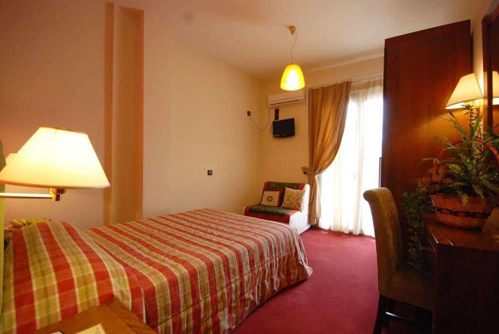 Hotel Elvetia Karpenísion Esterno foto