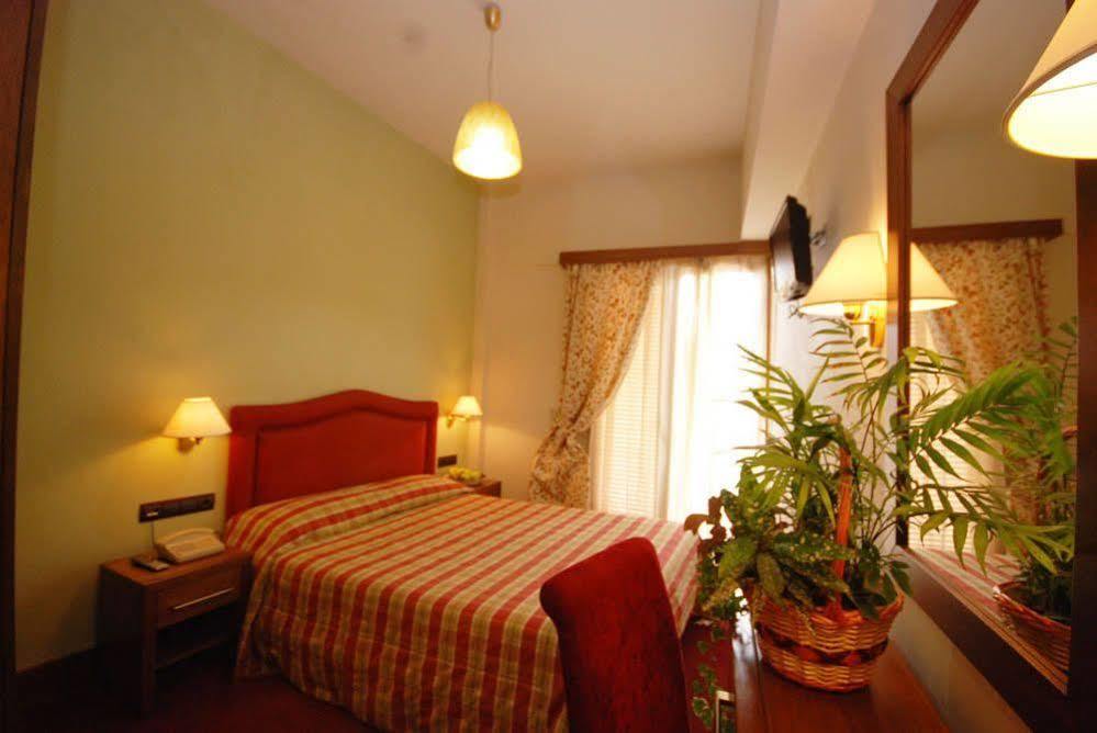 Hotel Elvetia Karpenísion Esterno foto