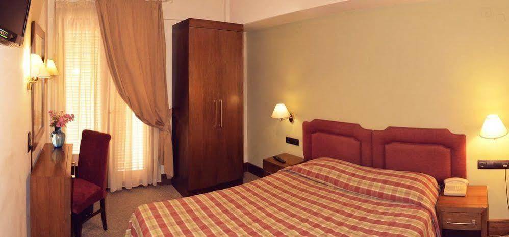 Hotel Elvetia Karpenísion Esterno foto